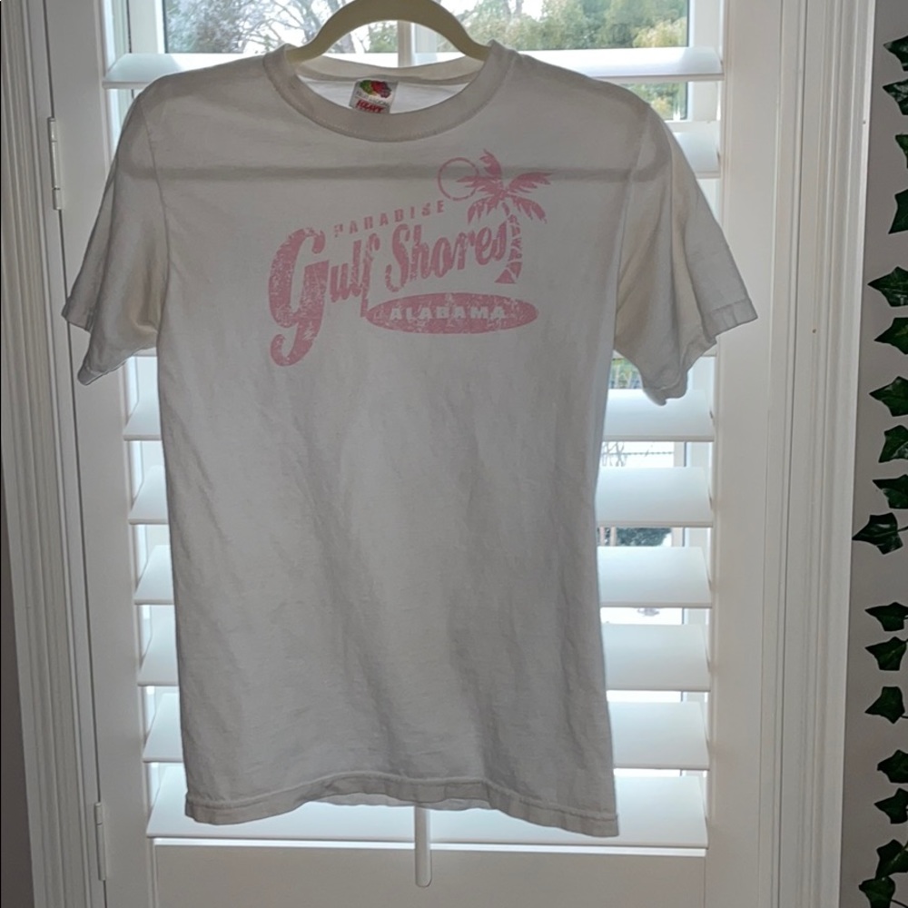 Gulf Shores Alabama white and pink tee.